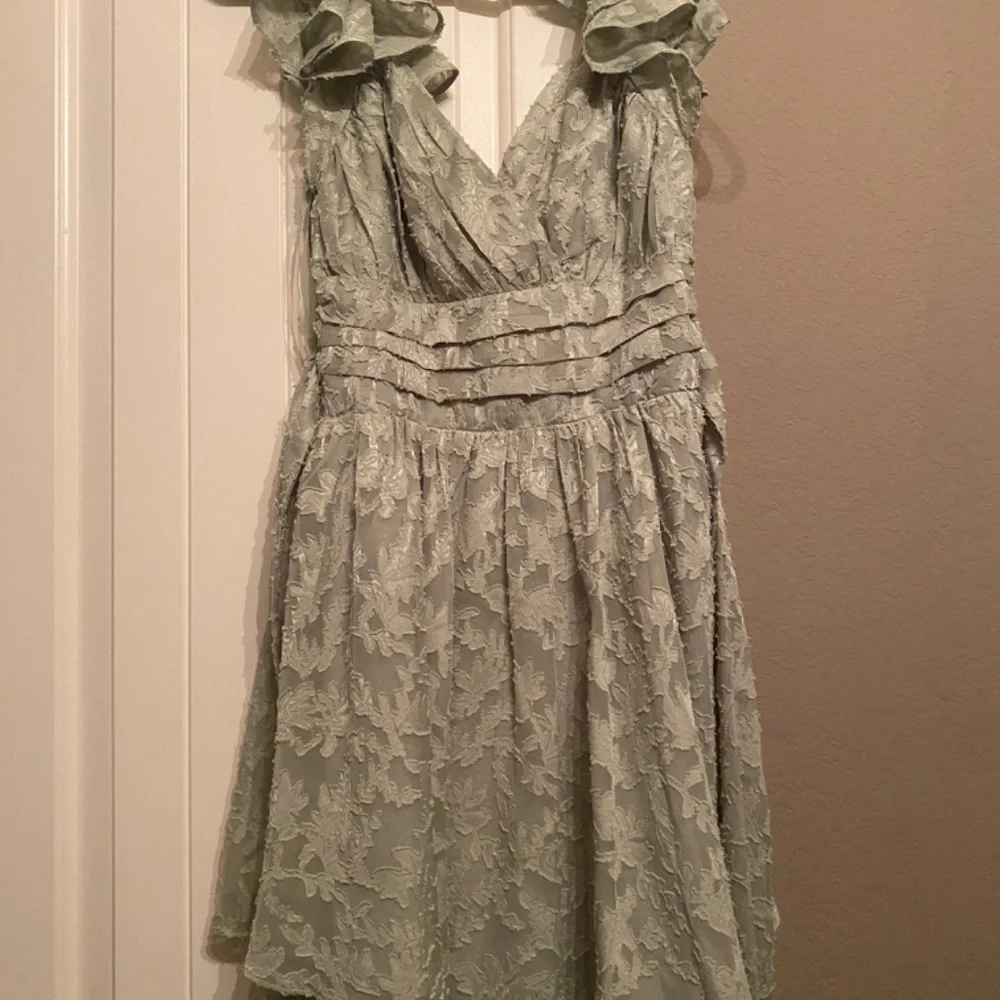 Green Dress - lace - Picture 3 of 4